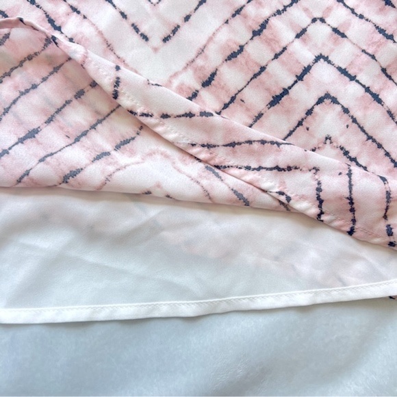 Banana Republic Chevron Tie Dye V-Neck Tank, Pink & Navy Blue, Petite Small - Picture 6 of 8